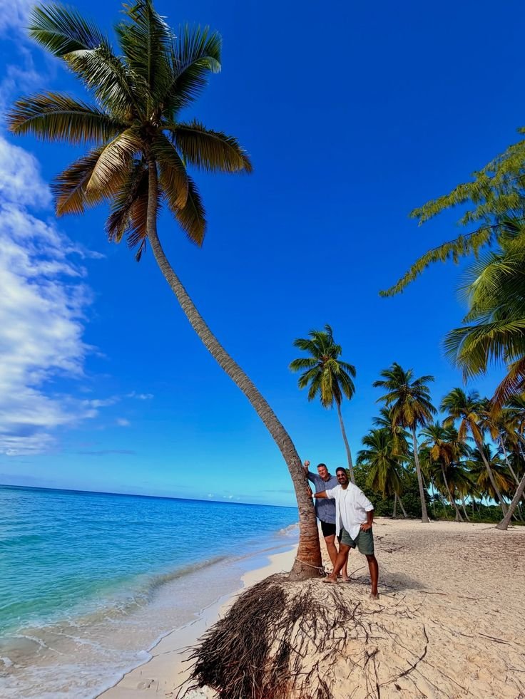 Ostrov Saona 🏝️

Prý nejkrásnější ostrov Dominikány a to místo je opravdu magické! Ať už pocitově, tak i na každé fotce nebo videu ❤️ Ty barvy, palmy, písek, voda, no neskutečný! Ráj na zemi který bychom každému jednou přáli vidět 🥰

My jsme na výlet vyrazili s @sharky_vylety a vybrali si výlet Saona Exlusive, který má více zastávek a můžete na něm vidět i vzdálenější a méně turistické pláže a místa. Zároveň jede tak trošku v protisměru proti většině ostatních výletů a tím pádem máte na větši...