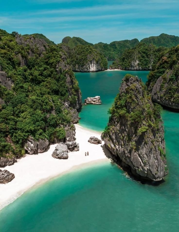 This may contain: an aerial view of the beach and lagoons in halo bay, coron island