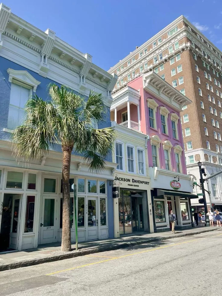 This may contain: several buildings with palm trees in front of them