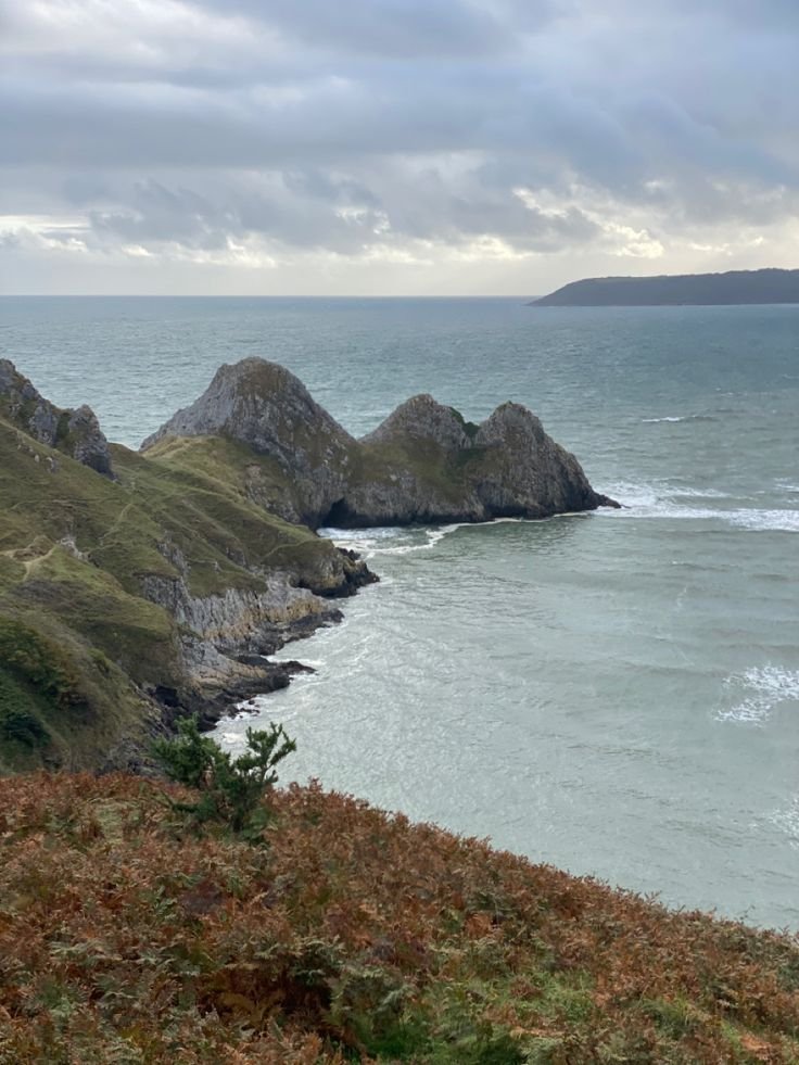 This contains: A guide to spending three days in the South West Wales Coast, Swansea Bay