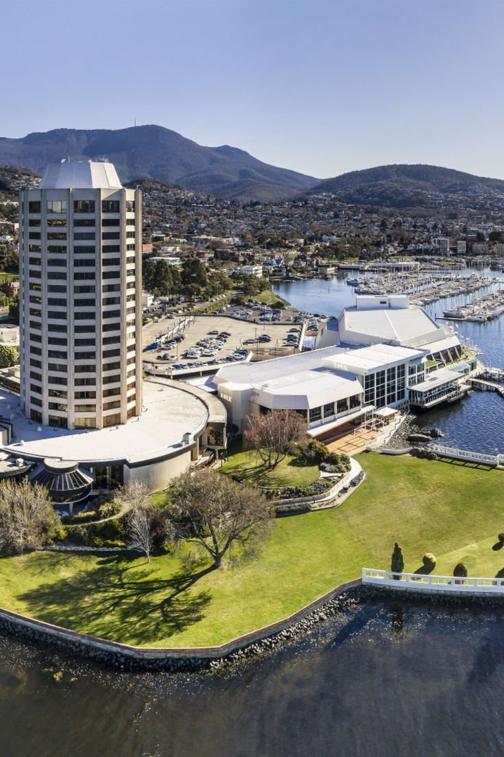 Discover the perfect blend of nature and culture in Hobart! 🏔️ Wander through Salamanca Market’s artisan stalls 🛍️, savor fresh seafood at Constitution Dock 🦪, and explore the breathtaking landscapes of Mount Wellington 🌄. Visit the world-renowned MONA museum 🎨, stroll through Battery Point’s historic streets 🏘️, or take a day trip to Bruny Island 🌴. Hobart offers something magical for every traveler! 🌟 Click for travel tips and the best places to stay! 🛎️
#DiscoverHobart 🌿 #TasmaniaAdventures 🏞️ #TravelAustralia 🇦🇺 #CulturalEscape 🎨 #NatureLovers 🌟