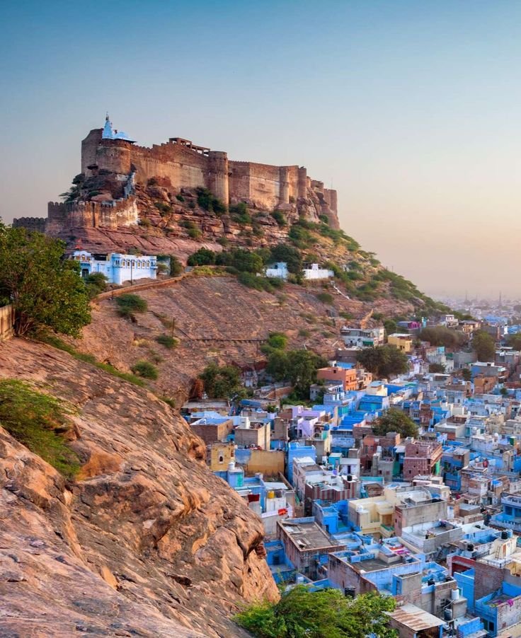 This may contain: the blue city of jodhpur, india is one of the world's most colorful cities